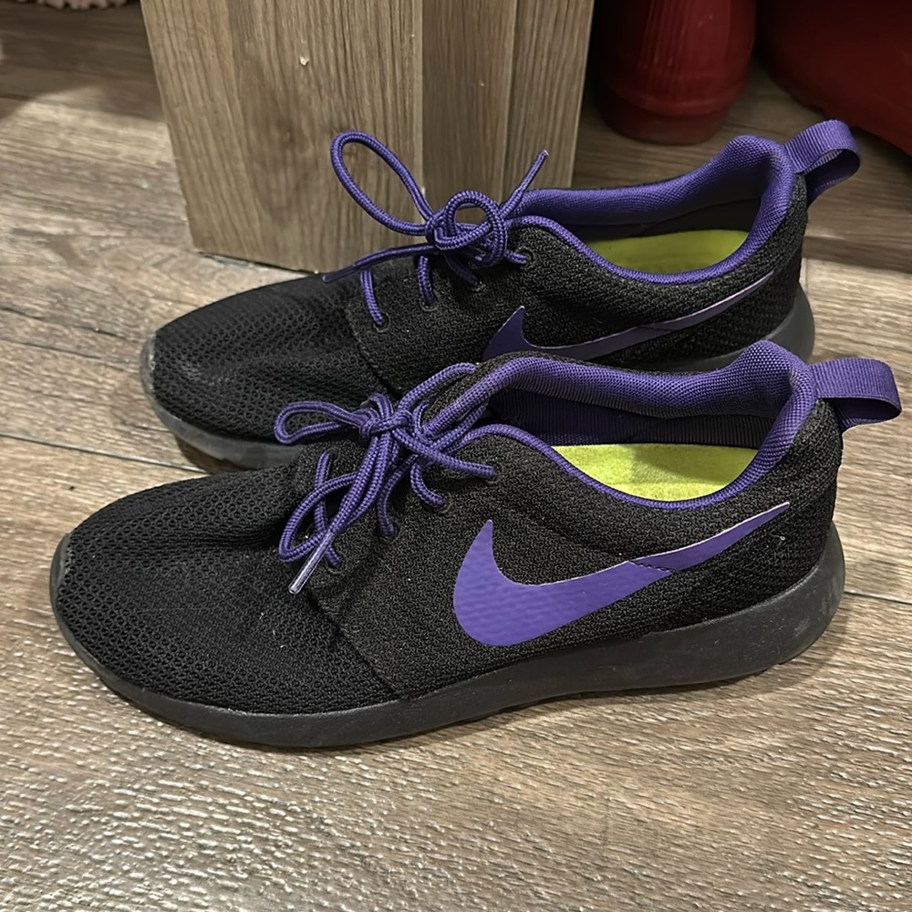 Nike tennis shoes